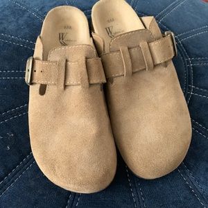 White Mountain Clogs